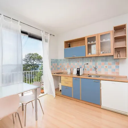 Studio Apartman Bova 公寓