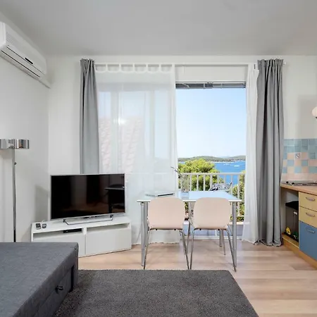 Studio Apartman Bova 公寓 *